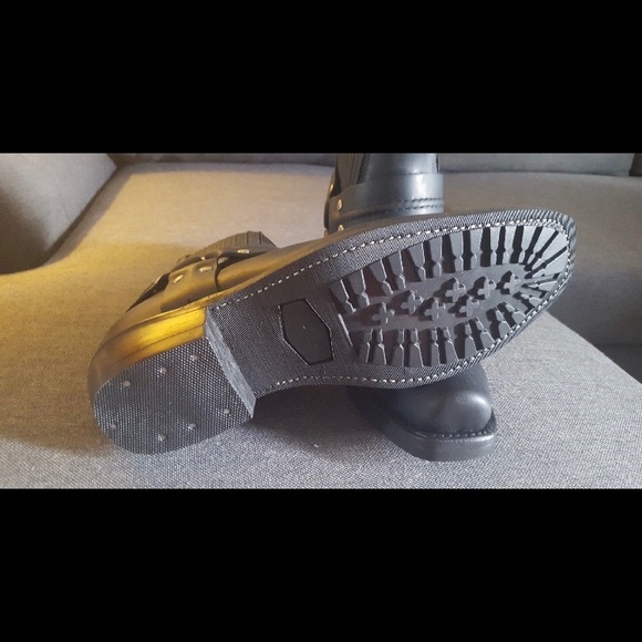 Boots - Picture 5 of 5